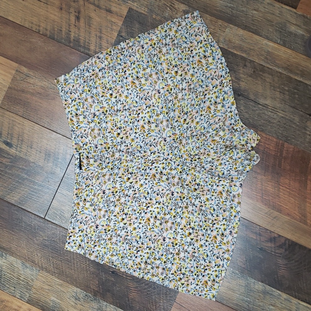 Loft White Shorts with Blue, Yellow, Pink Ditsy Floral Print, Size 6
